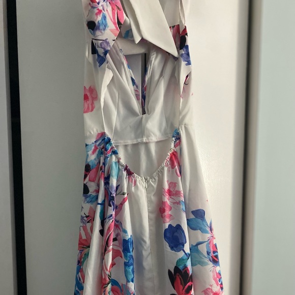 Floral dress with back tie - Picture 3 of 3